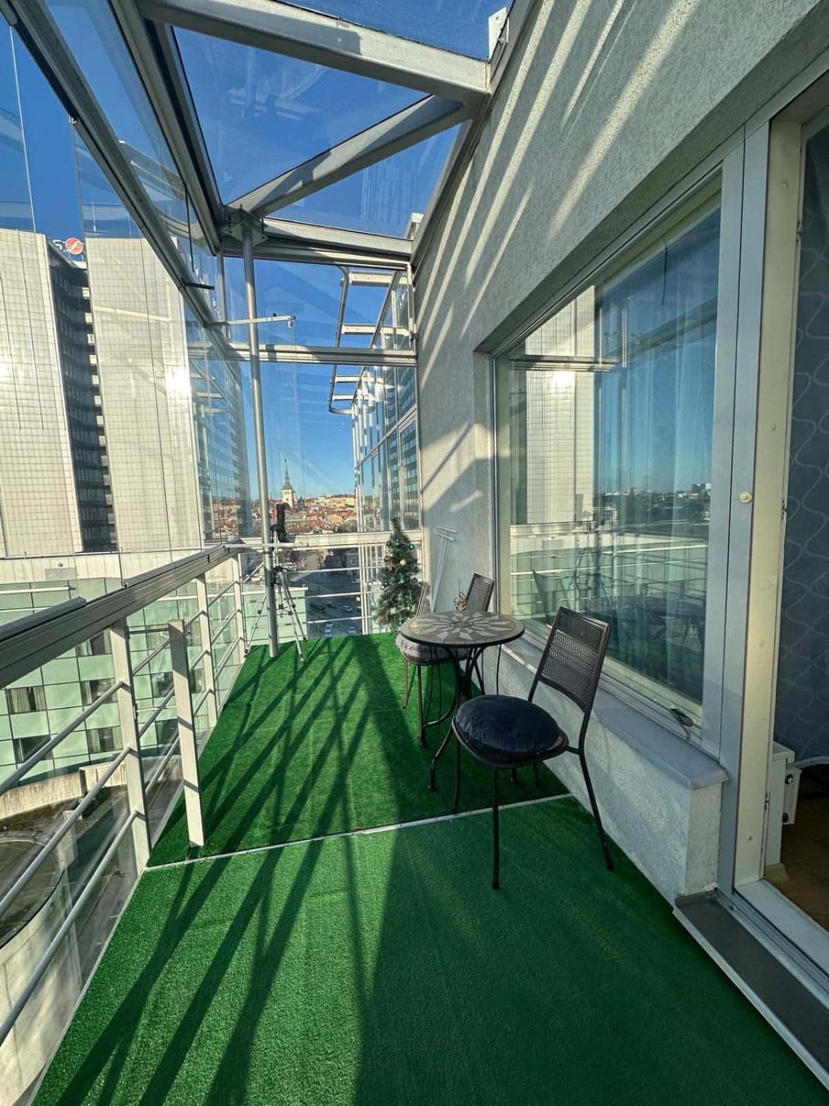 Cozy 3-room Penthouse In The Very Heart Of Appartement *